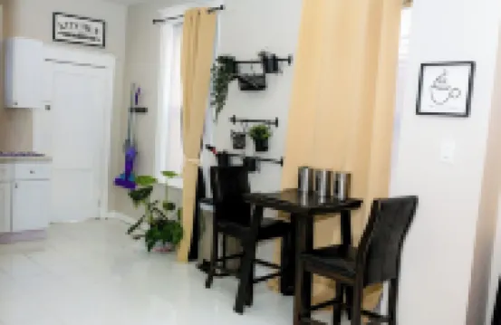 Charming 3-bedroom house in welcoming Philadelphia with AC, WiFi