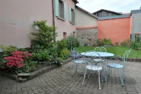 Lots of character, ideal location, lovely garden Hôtels à proximité de : Mémorial Rote-Rain