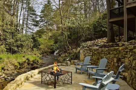 2Bd/1Ba ,opt'l +1Bd/1Ba, stream/waterfall/firepit, in Cashiers. Pet Friendly,