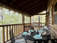 Cozy cabin 2 miles from Parkway! Secluded_Screen Porch_Wifi_Pool_Dog Friendly - Alppimaja