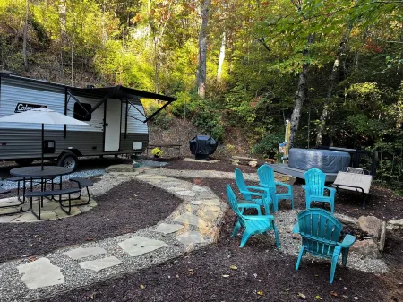 Cozy Camper in Charming Whittier with Heat & AC