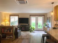 Oly Oasis - charming bungalow in Olympia with WiFi, AC and your own backyard!!