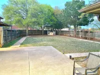 Large 4-bd 3 bath home + bonus room. Dogs are welcome w/fee. Sleeps 16+ Hotels in der Nähe von Sunglass Hut