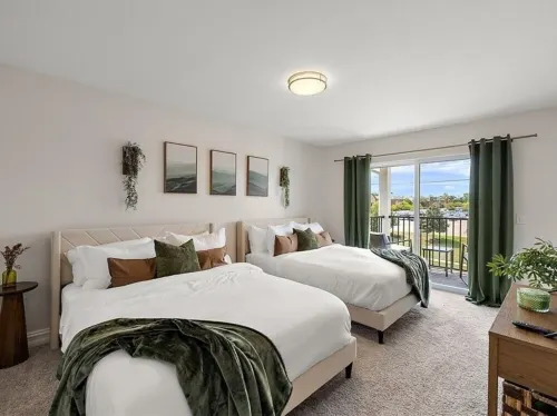 Wow! Stunning 2-bedroom home in Ann Arbor, 9 minute drive to campus & stadium!