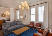The Virginian Lynchburg, Curio Collection by Hilton Hotel dekat Academy Center of the Arts