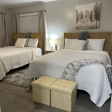 Cozy 2BR Lincoln House