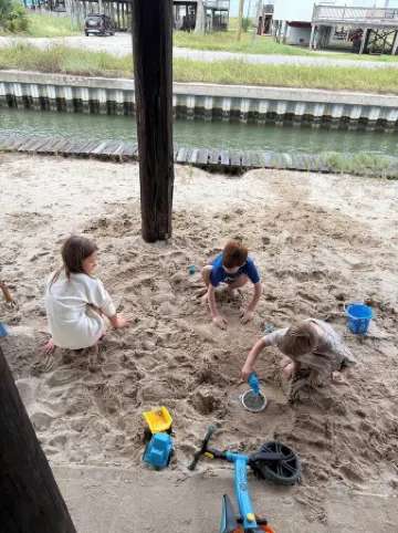 Family home~4 Bedroom~ WATER Front ~next 2 Beach & Bay~ Pet Friendly