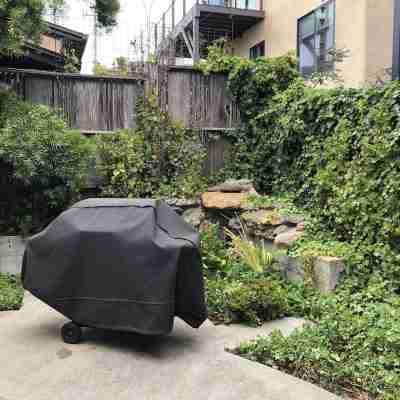 Beachfront home directly across from beach & park! Close to everything! Hotel Exterior