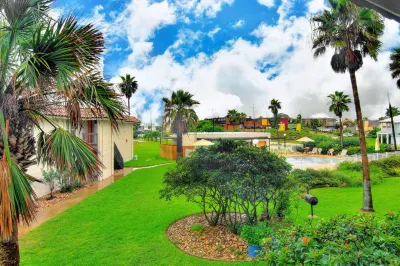 Sea Sands Beach Condo  2 Bed / 2 Bath Các khách sạn gần Deep Sea Headquarters