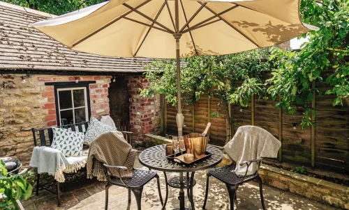 Cozy Cotswold Dog Friendly Retreat