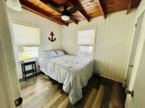Lake Front Cabin W/ Screened-in Porch and personal dock - Close for Auburn games