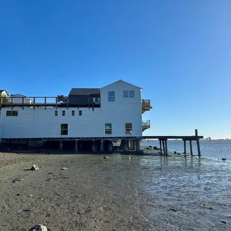 Waterfront 2 Bed-King/Queen , 2 Bath + Incredible Views Perched  over Bodega Bay