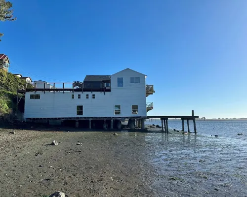 Romantic King Bed Studio ~ STUNNING VIEWS Bodega Bay - Perched over the water! Hotels in Bodega Bay