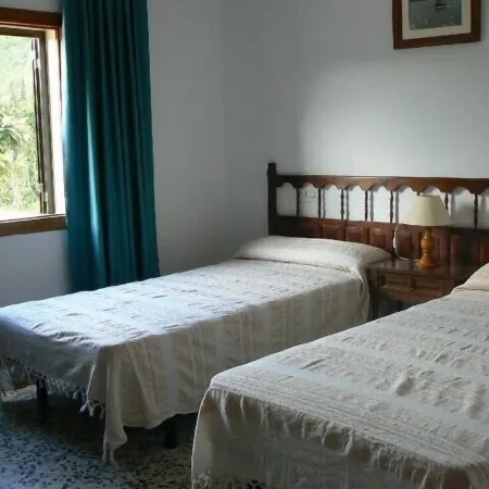 Country house surrounded by beautiful countryside, with a large pool WIFI FREE