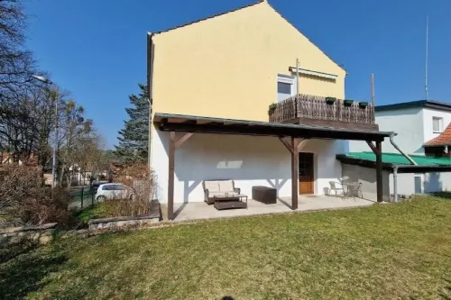 Liebevoll Sanierte Altbauwohnung