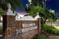 Nautical Landings West close to Honeymoon Island and dock access! Hotels near Oasis Beach