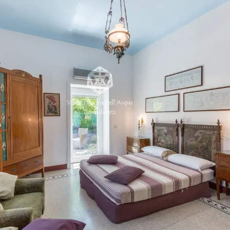Villa for 12/14 people garden, pool, bbq, 100 meters from the sea, A / C, wi-fi