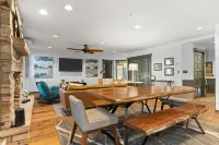 Family Friendly- Multiple En-Suites, 2 Patios, Private Grill, Quick Walk to Base