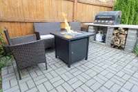 Charming Plymouth retreat • hot tub • fire pit