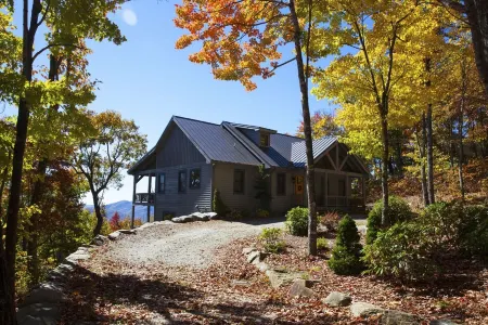 Wilstone Lodge-Pool&Lake Access-Secluded Bliss-Walk to Waterfalls