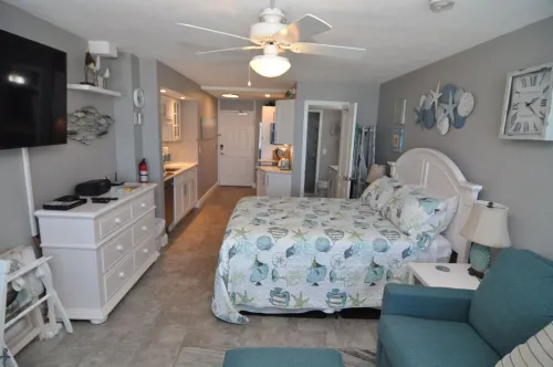 Gorgeous Oceanfront Studio Cozy Condo with Private Balcony.