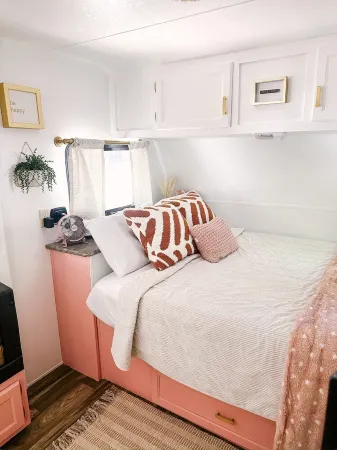 Darling Renovated Camper Near St. George and Zion