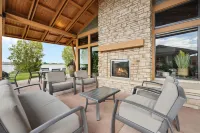 Centrally located Home near MCR, Blue Arena, I-25, RMNP easy access, Pool Table!