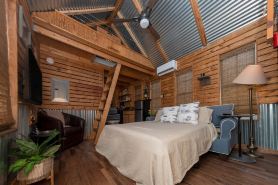 Bass-KIN on the RIver-Tiny House in F'Hope-Waterfront-Kayaks-38Min to Gulf