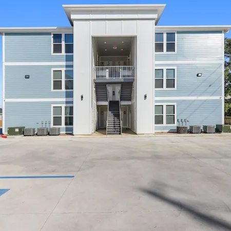 Sandy Beach 2 Bed Apt.