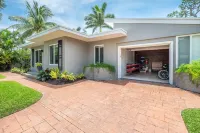 Chic Fort Lauderdale Getaway w/Private Heated Pool