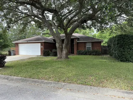 Spacious Navarre Home