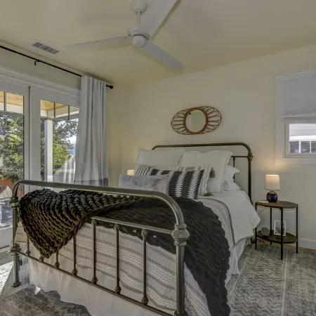 Charming downtown bungalow on Park Avenue