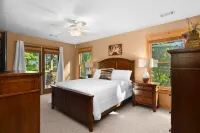 Pet Friendly/Hot Tub/Spacious/Mountain Views