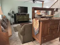 Azalea Farmhouse Hotels in McIntosh