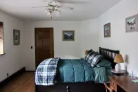 Spacious home in the Heart of 46 High Peaks on The AuSable River - 8-12 Guests