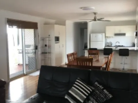 Great ocean views from spacious entertaining deck 세두나 호텔
