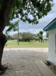 Cute little house within walking distance to food and the beach