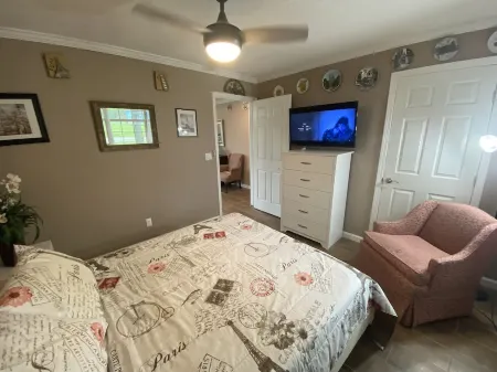 Fish Camp - Backyard Caney Creek Fishing -  7.5 Miles from the Gulf