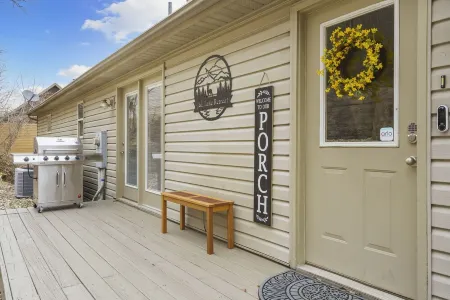 Lovely Lake Home with Stunning Views-Your perfect Table Rock Lake Getaway Awaits