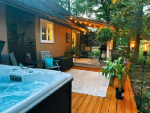 Creekside Cottage - Charming 3-bedroom cottage in Bellville Hotels in Washington Township