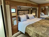 Lakeside 5th Wheel on beautiful Nelson Lake Hotels in Lenroot