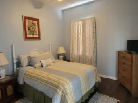 Gorgeous 5 bedroom home w/ pool. Close to  Destin Beaches. No cleaning fee! Hotels in Niceville