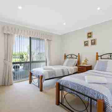 Resort Style Apartment (Ground Floor) - Pool & More. Pets Welcome. Rooms