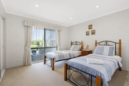 Resort Style Apartment (Ground Floor) - Pool & More. Pets Welcome.