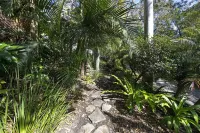 Corymbia -stones throw to pristine waters of Pearl Beach and National park walks