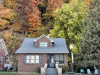 The Riverside Brickhouse- 6 Bedrooms, 2 Bathroom, Riverviews, Grill, AC/Wifi Hotels in Mendon