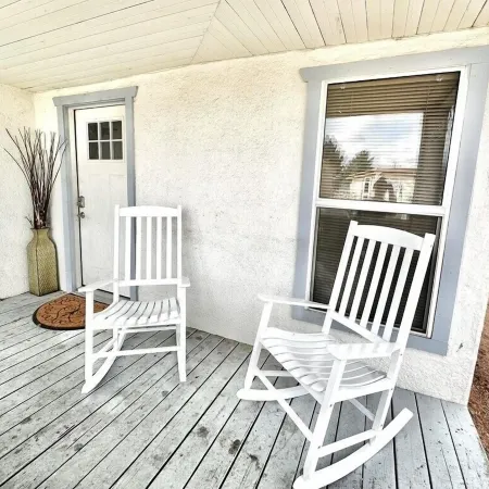Cozy Home in Old Town on Main St 2BED-2BA Steps away from wine & food!