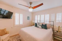 The Main Suite - Near Beach and Close to Downtown - the Perfect Location!