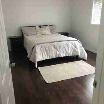 Beautifully furnished 1 Bedroom McLean Condo near Tysons corner Rooms