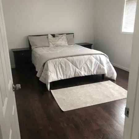 Beautifully furnished 1 Bedroom McLean Condo near Tysons corner